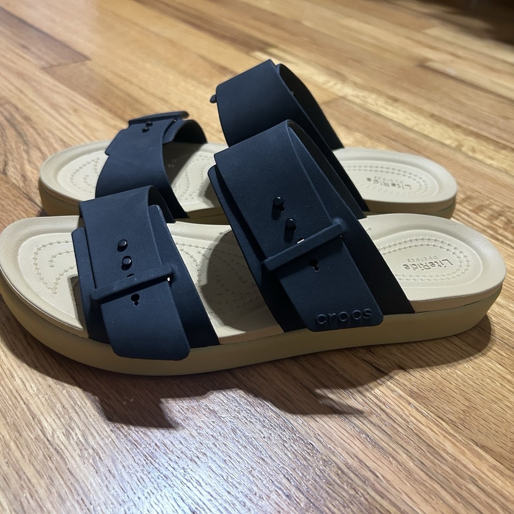 Crocs Brooklyn‎ Buckle Low Wedge Black Sandals Women LiteRide Comfort Beige 10 - Picture 3 of 5